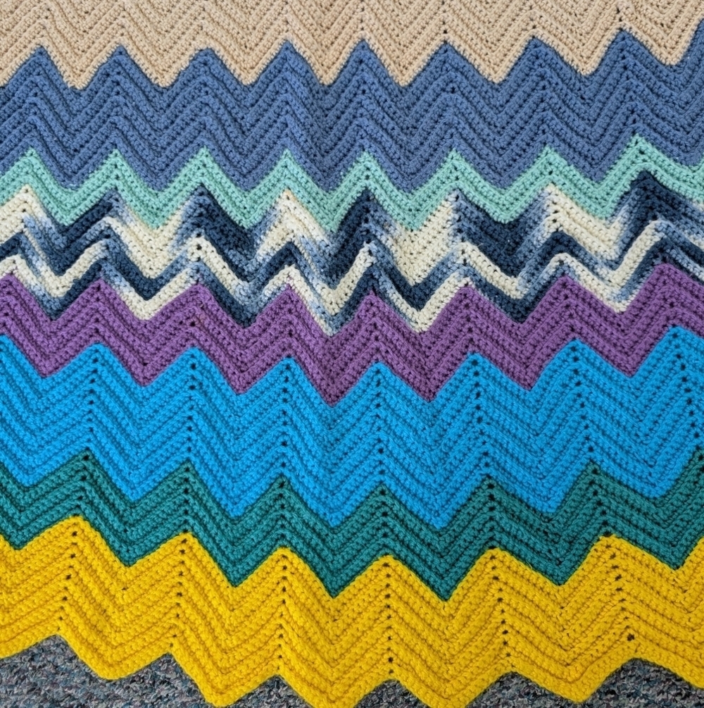 Vintage Handmade Zig Zag Large Colorful Afghan Throw Blanket - Picture 2 of 7